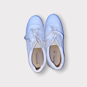 Supremes Soft Spots White Sneakers  Shoes Size 9 M
